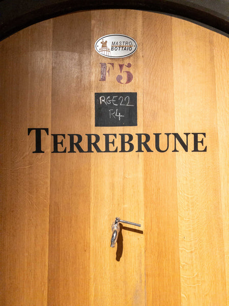 Le vignoble TERREBRUNE 35 Hectares situés dans le vignoble de BANDOL et plus précisément sur le massif des Trias avec son exceptionnel terroir argile-calcaire qui fait toute la typicité de ces vins.