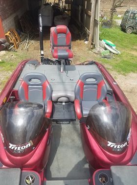 triton boat seats