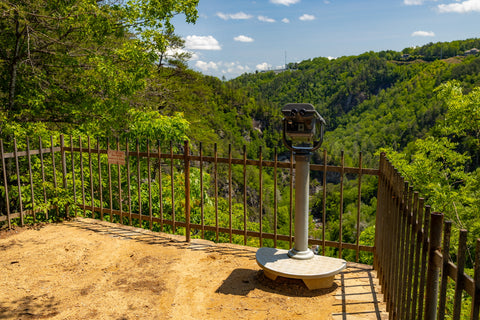 Tallulah gorge state park waterfalls hiking trail Georgia