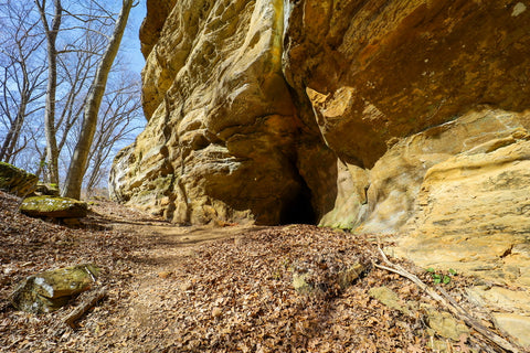cave along the tobacco cave loop on the lower trails of jeffreys cliffs in kentucky