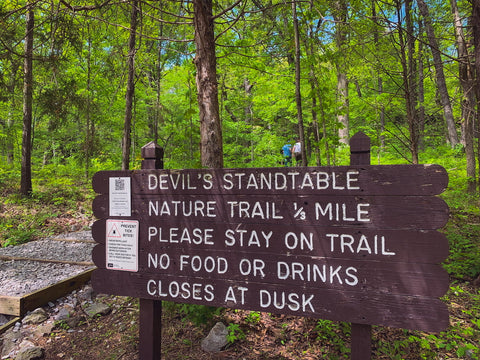 Devils standtable hiking trail in giant city state park Illinois 