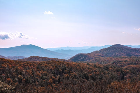 bear den overlook from blue ridge parkway into the linville gorge wilderness