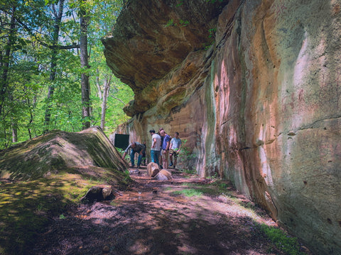 Piney creek ravine state natural area prehistoric rock art site hiking trail Illinois 