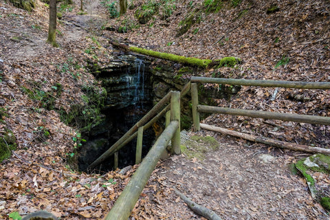 entrance to henson's arch cave in natural bridge state park kentucky