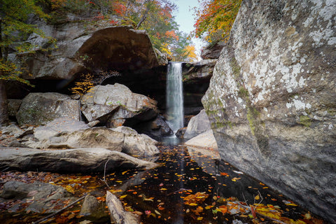 Eagle falls waterfall hiking trail Cumberland falls state park Daniel Boone National Forest Kentucky 