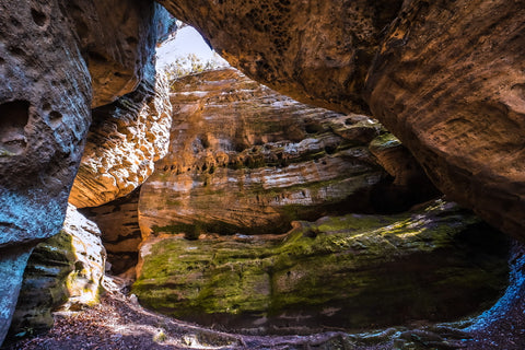 chimney arch along the buffalo canyon trail in natural arch scenic area of daniel boone national forest