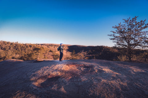 hiker on cloud splitter trail in red river gorge of Kentucky 