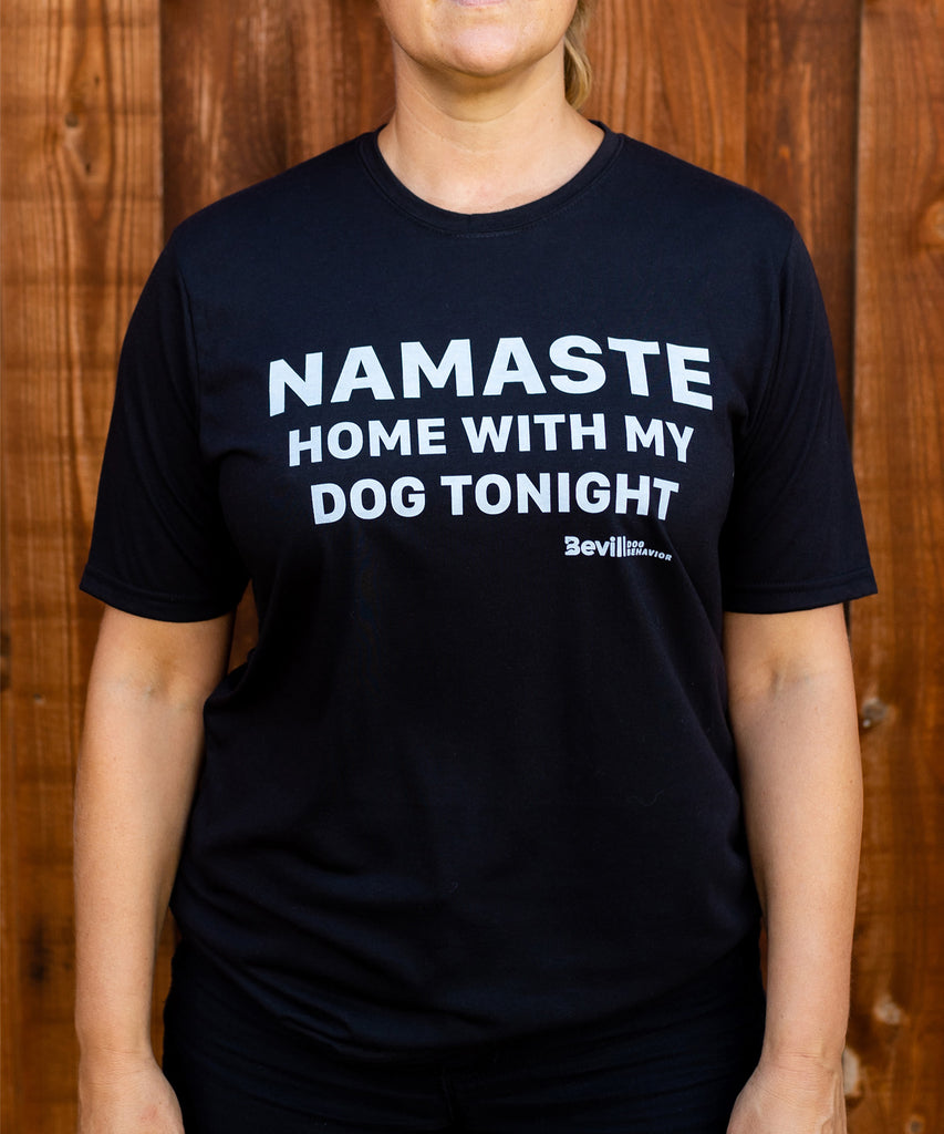 schattig Bibliografie jeugd Namaste home with my dog tonight. T-Shirt | Bevill Dog Behavior