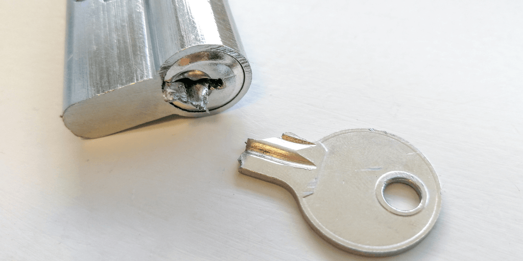 Comment enlever une clé cassée dans une serrure? Nos 7 astuces