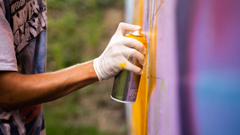 Comment peindre un garde-corps avec une bombe de peinture ? - Blog de Bombe- peinture.fr