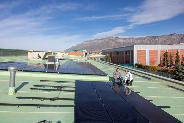 Zonnepanelen op het hoofdkantoor van Solaray