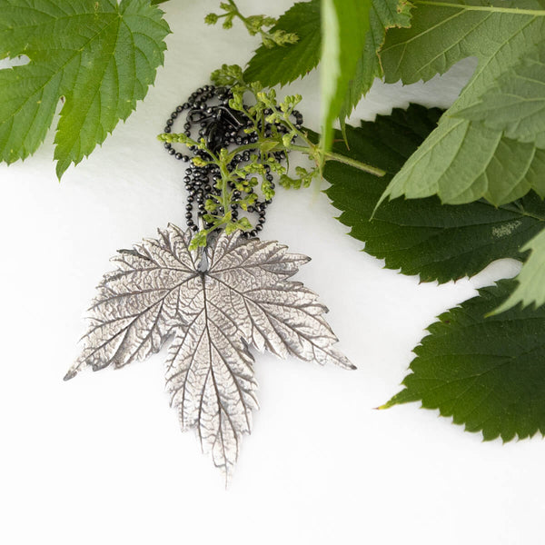 Hop leaf pendant in silver