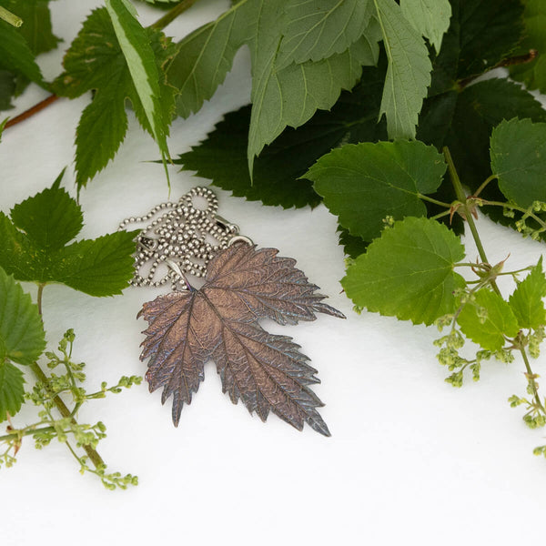 Hop leaf pendant in silver from real leaf