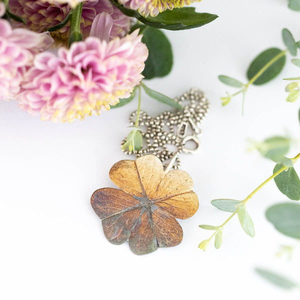 a lucky clover pendant | the unique gift for Christmas