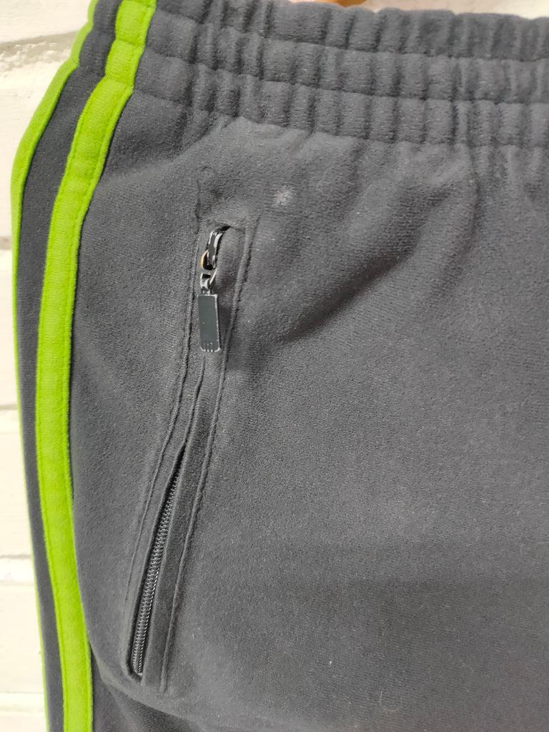 Obstinado Propio Fácil de comprender Pantalón Adidas Challenger Gris - Bandas Verdes - Talla S/M – lote751vintage