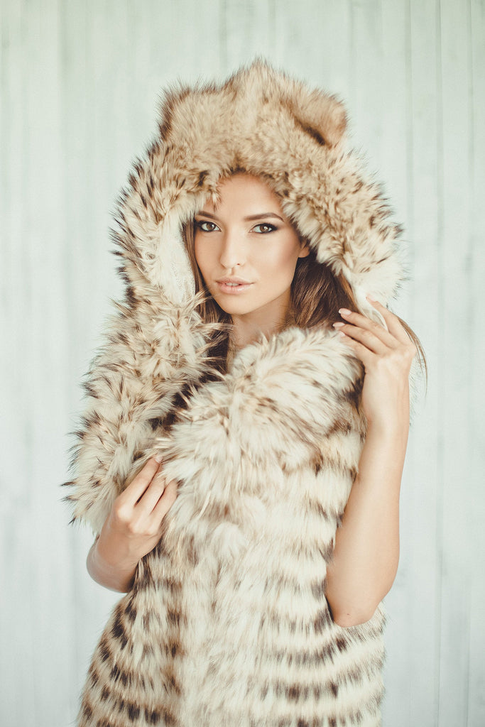 Raccoon Fur Hat (White) – Forestfox Fur Atelier