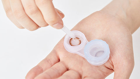 10 things people who wear contact lenses should never do  5. Reusing the solution