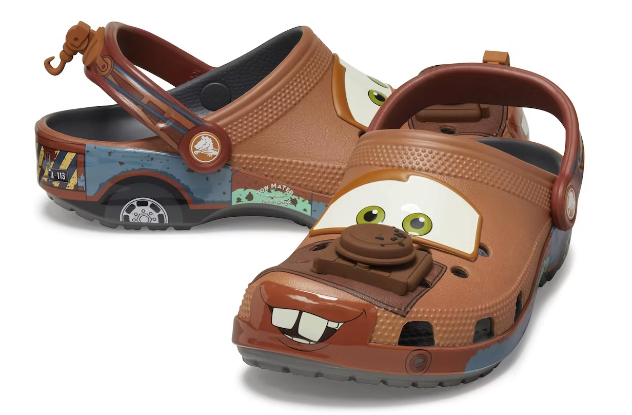 Here's an official look at the Shrek x crocs classic clog, coming soon.  Thoughts ? 🟢