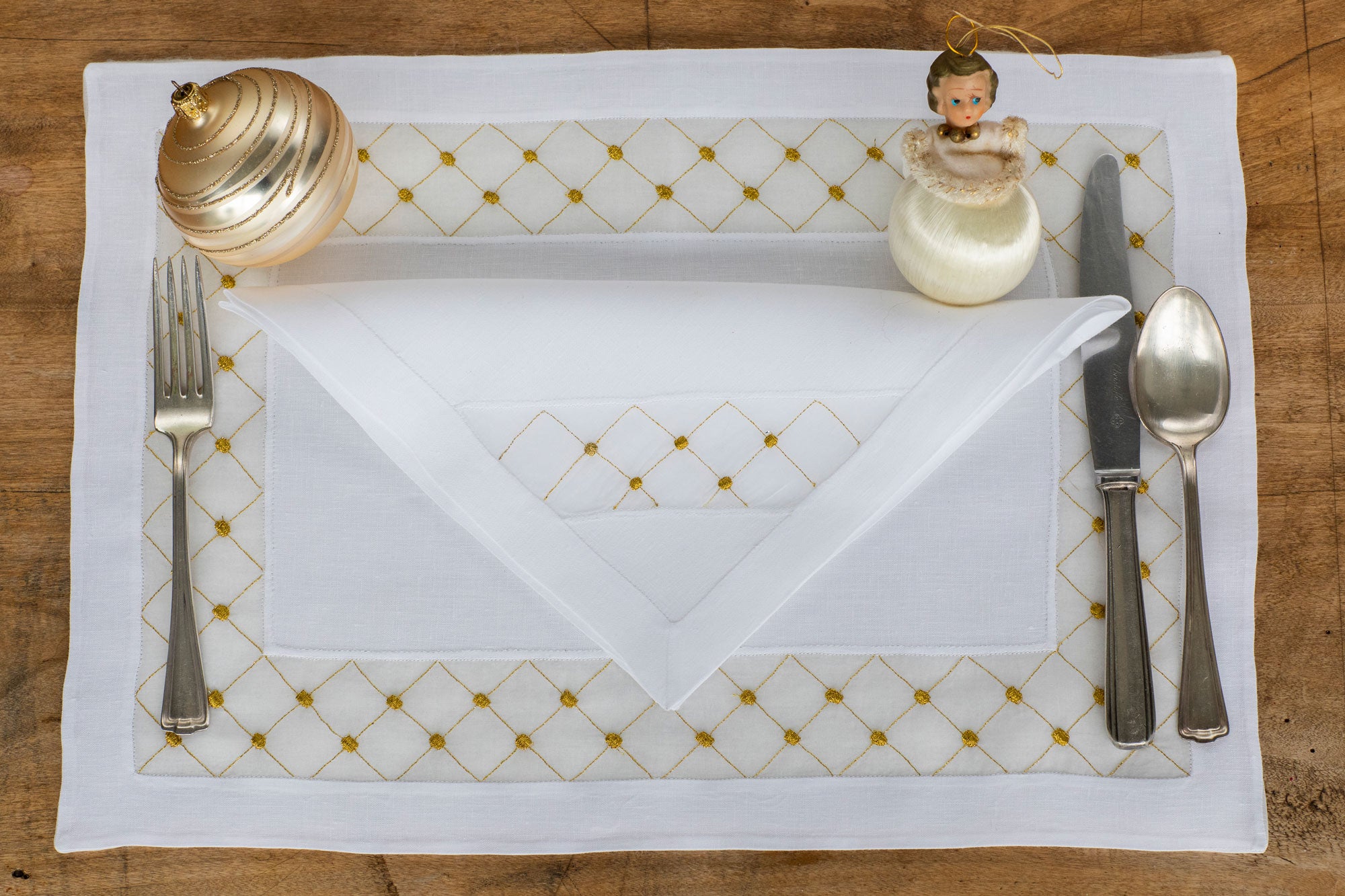 Touch of Gold Placemats & Napkins