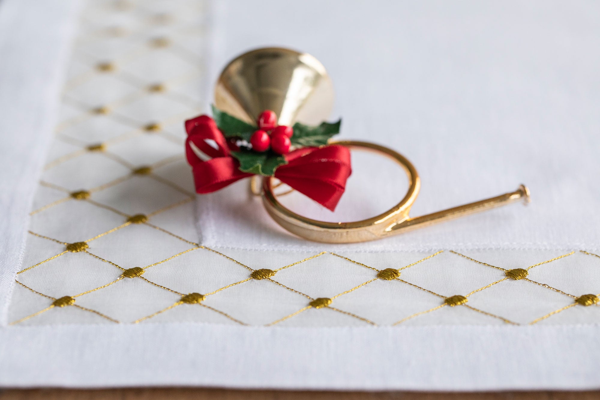 Touch of Gold Placemats & Napkins