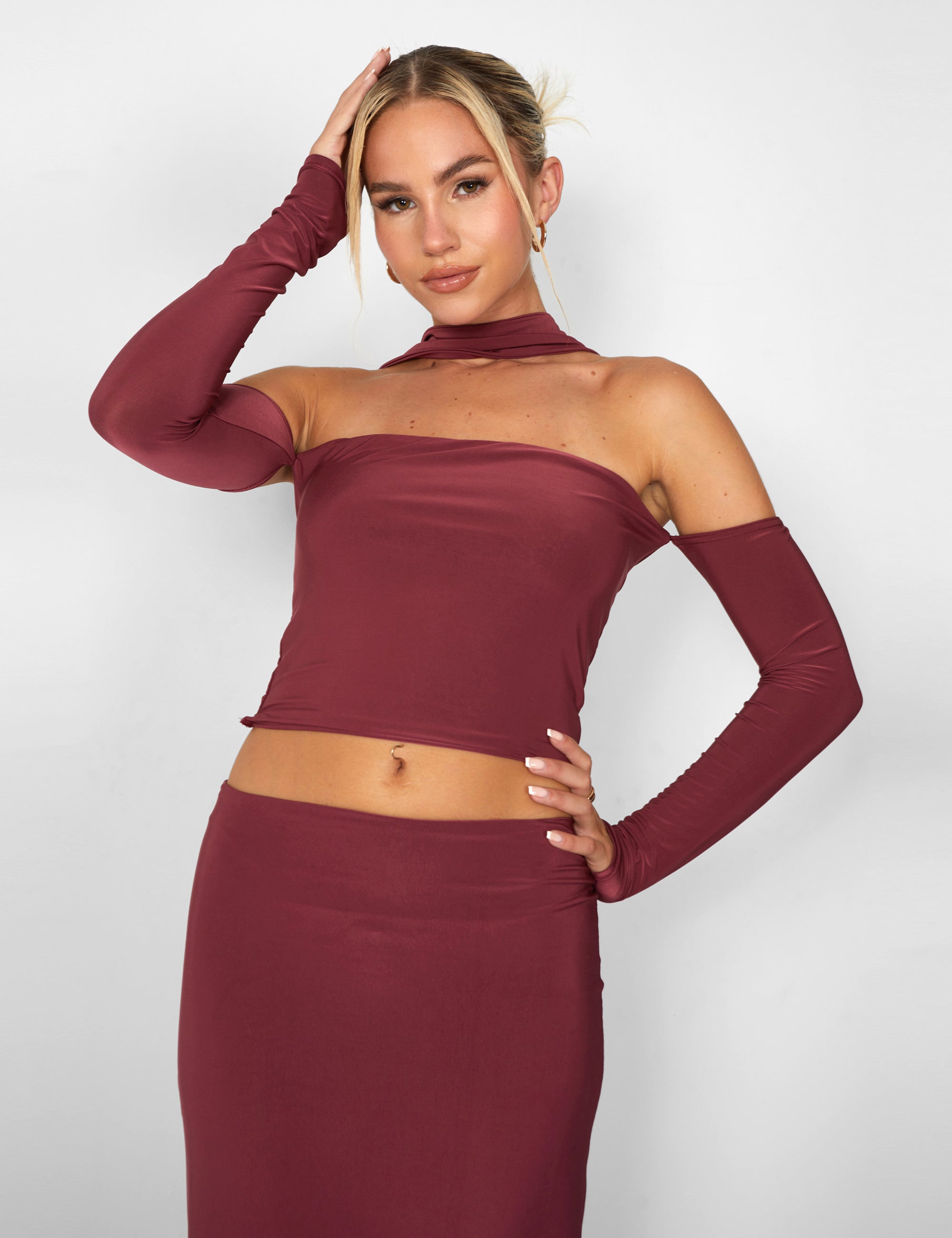 Kaiia Bardot Choker Detail Top in Burgundy