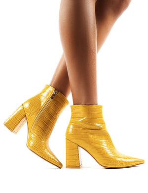 Hollie Pointed Toe Ankle Boots in 