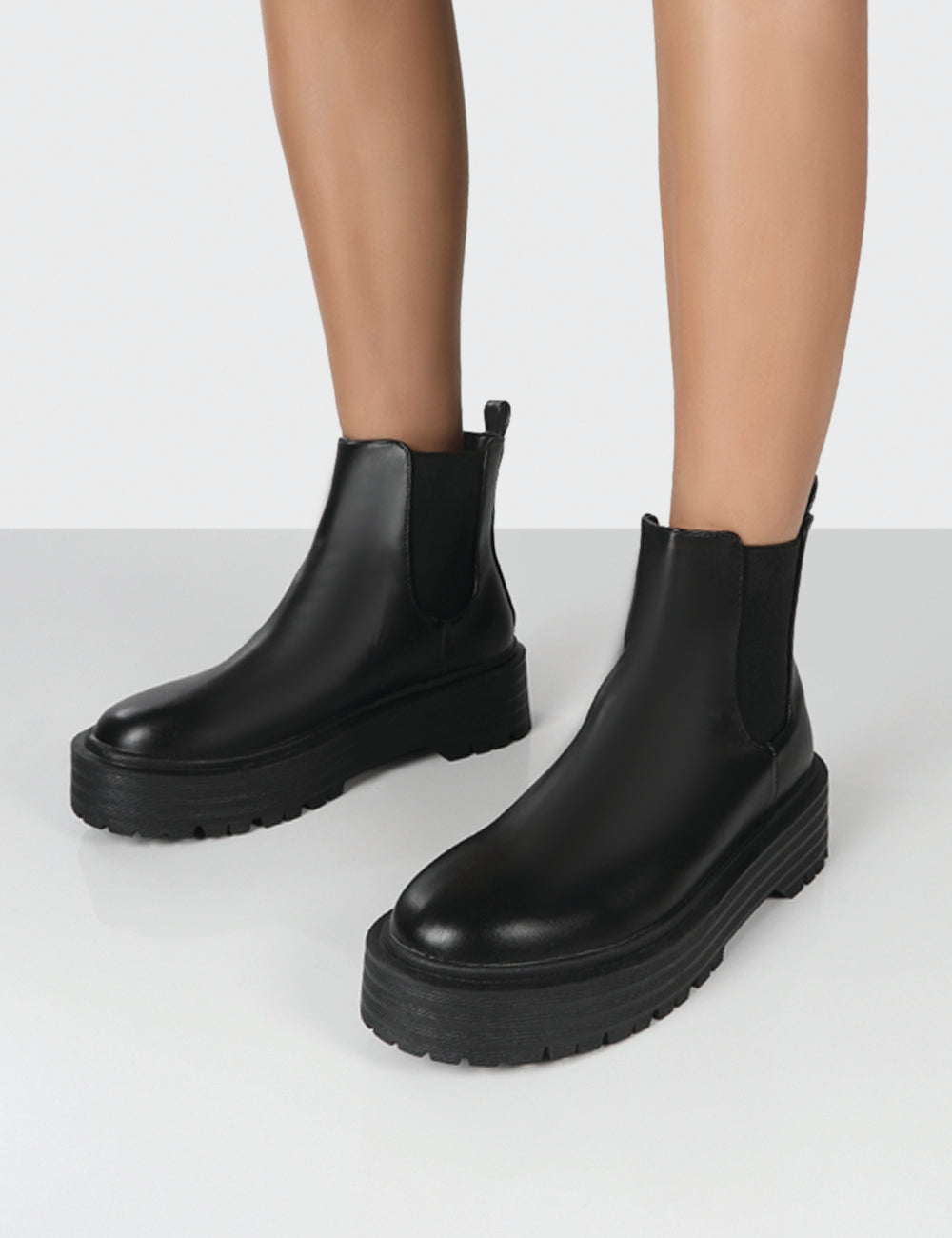 Amerika Chunky Chelsea Boots in Black