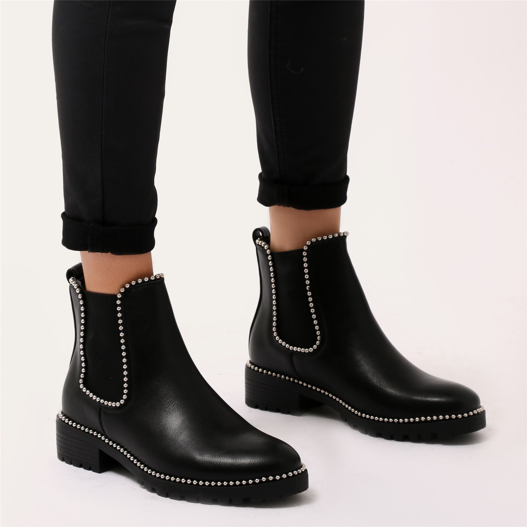 Highball Chelsea Boots in Black