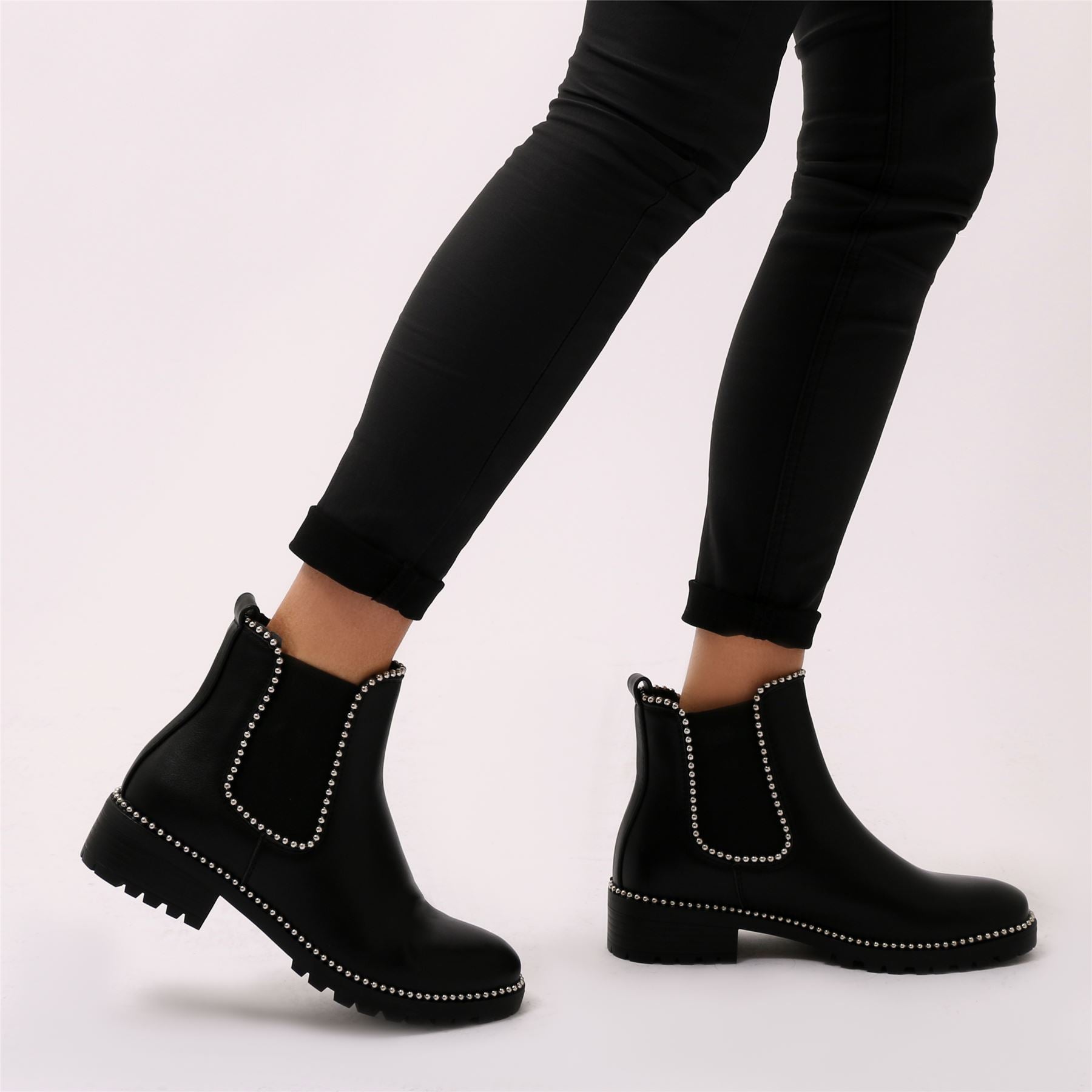 Highball Chelsea Boots in Black