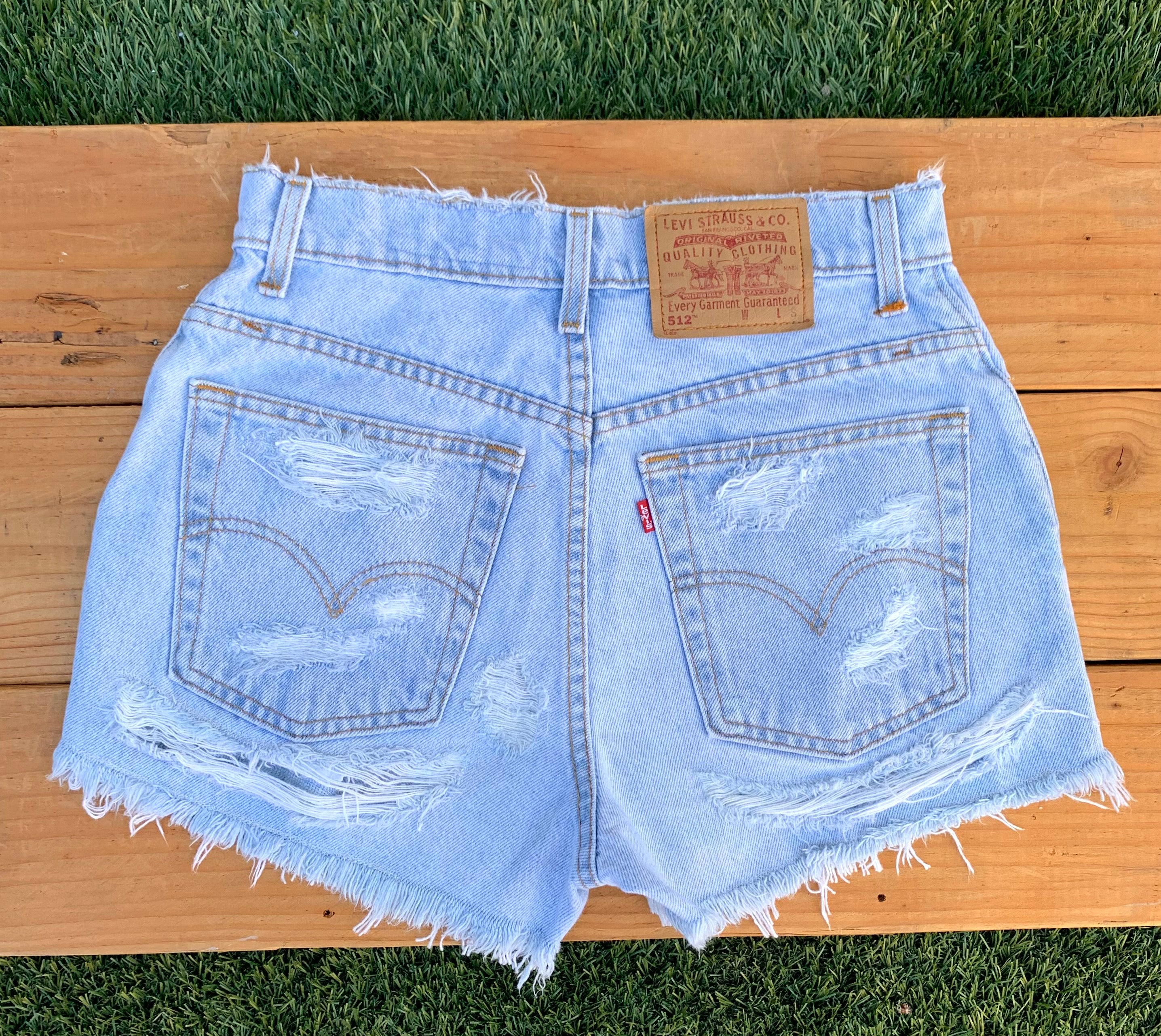 W28 512 Vintage Levi's Butt Rip Short