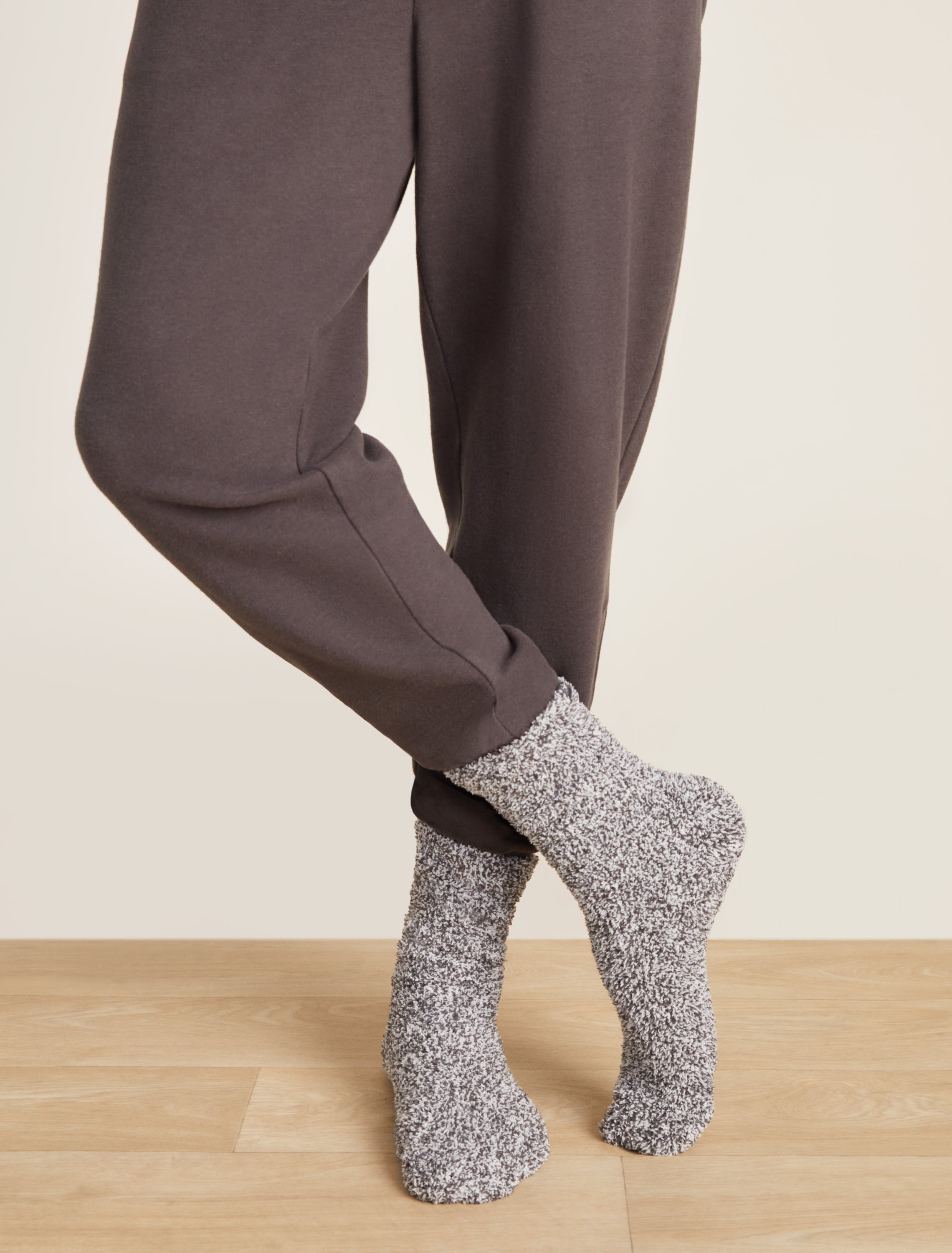 Barefoot Dreams CozyChic® Heathered Men's Socks in Heathered Slate Blue /  White
