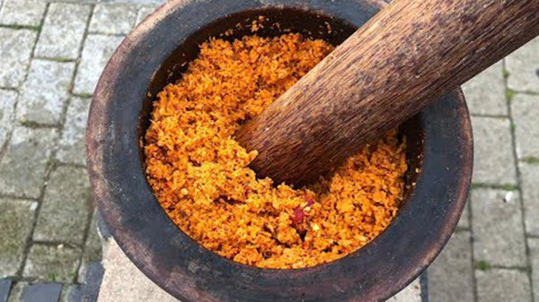 Authentic Sri Lankan coconut sambol recipe