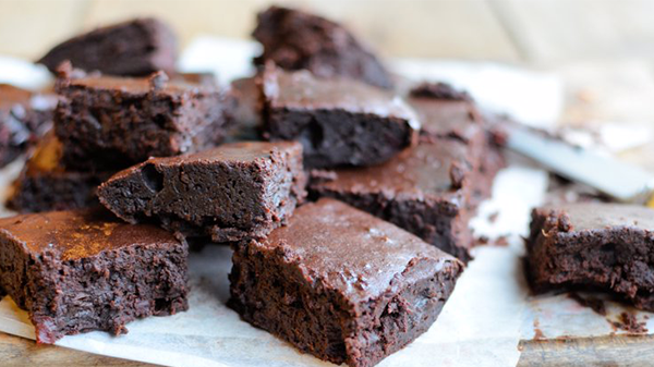 Perfect brownies recipe made with cocoa powder, eggs, and brown sugar. 