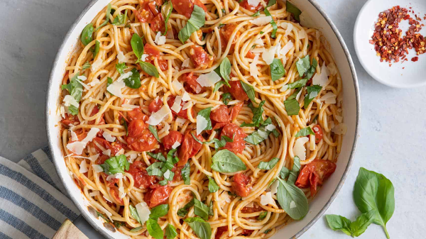 This Tomato Basil Pasta is a quick and delicious option for a simple meal. Enjoy!