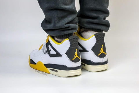 Rückseite Air Jordan 4 WNNS Vivid Sulfur