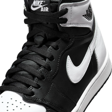 Nahaufnahme von den Schnürsenkeln des Air Jordan 1 High OG Reverse Panda / Black White