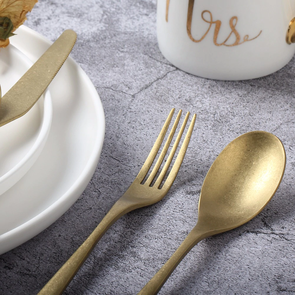 Retro Stainless Steel Cutlery Silver Gold Knife Fork Spoon Dinner Sets Old Fashioned Contemporary Modern Tableware Gold Flatware Restaurant Dinnerware 4Pcsset