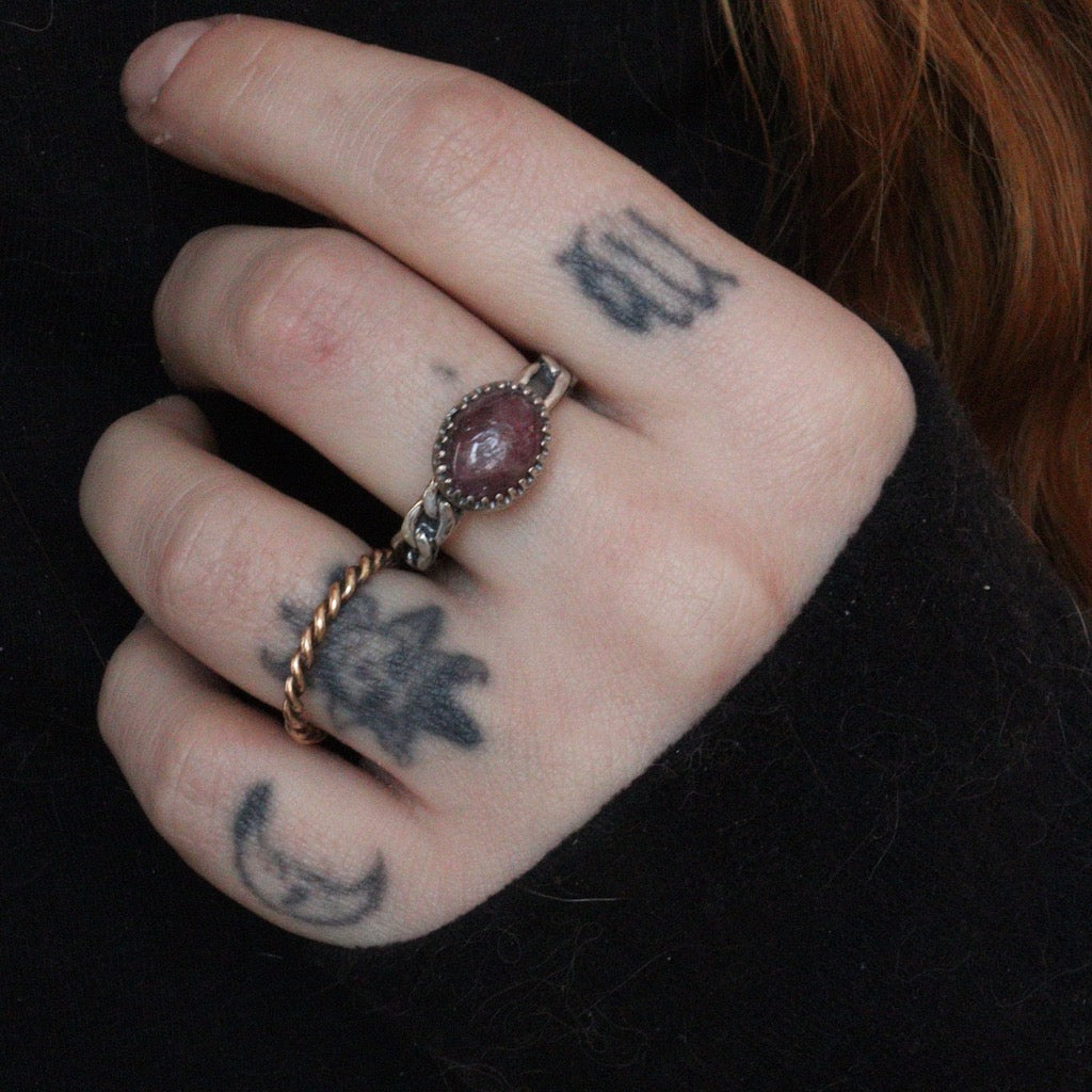Chained to love - Ring size 8 1/4th