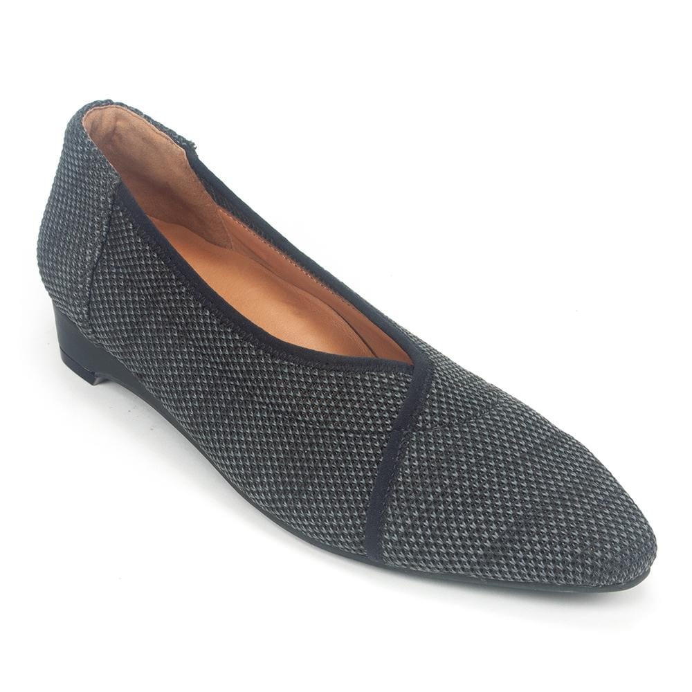 stretchy slip on shoes