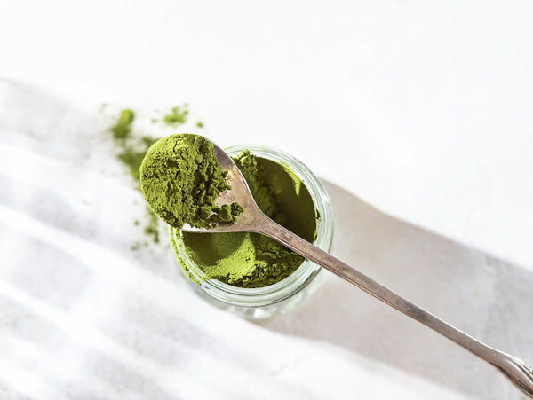 Greens powders offer many benefits for breastfeeding mothers.