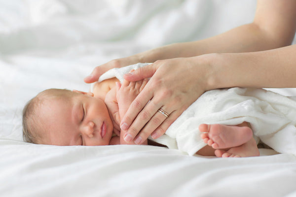 Caffeine in greens powders can disrupt a nursing baby's sleep.