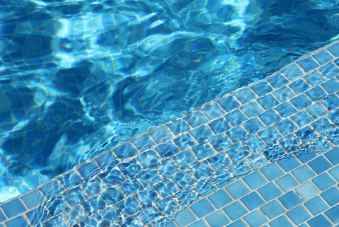 Liner vs Tiles which would work best for your swimming pool – Deep End ...