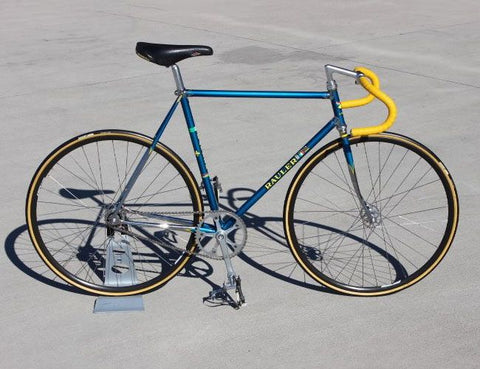 Being stiffer than aluminium, steel frame bikes are usually made of tubes with a ‘skinny appearance’. 
