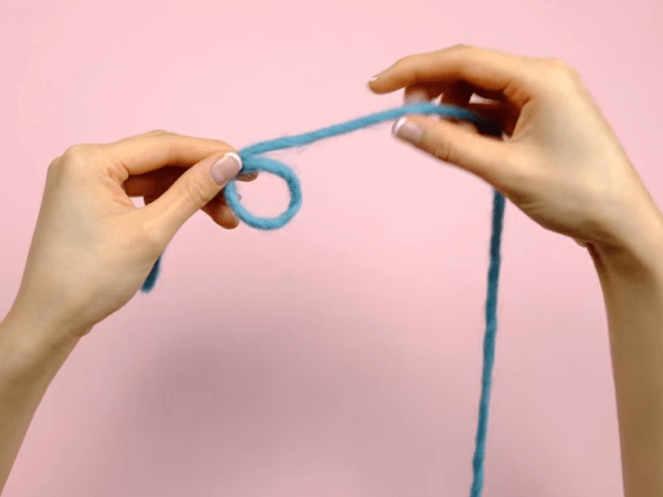 How to Create a Slip Knot - Crochet Tutorial