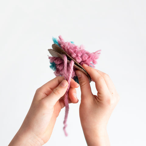 How to make a pom pom