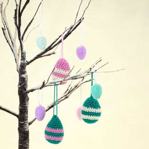 Free crochet pattern to make an amigurumi egg decoration