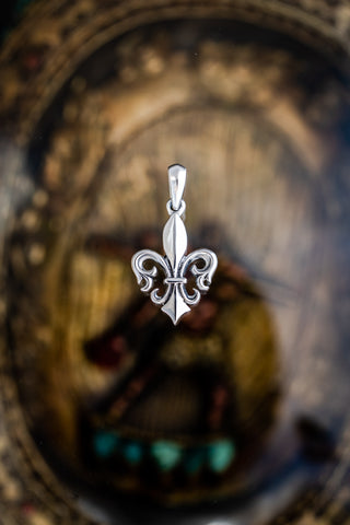 Fleur-de-Lis Pendant – ZOCALO JAPAN OFFICIAL WEB SITE