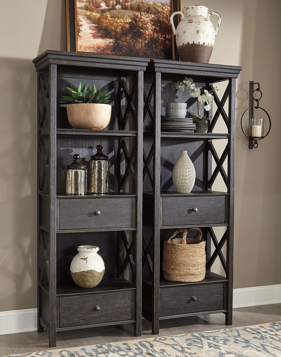 Tyler Creek Dining Room Set