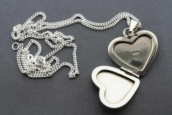 heart locket pendant on 60 cm link chain