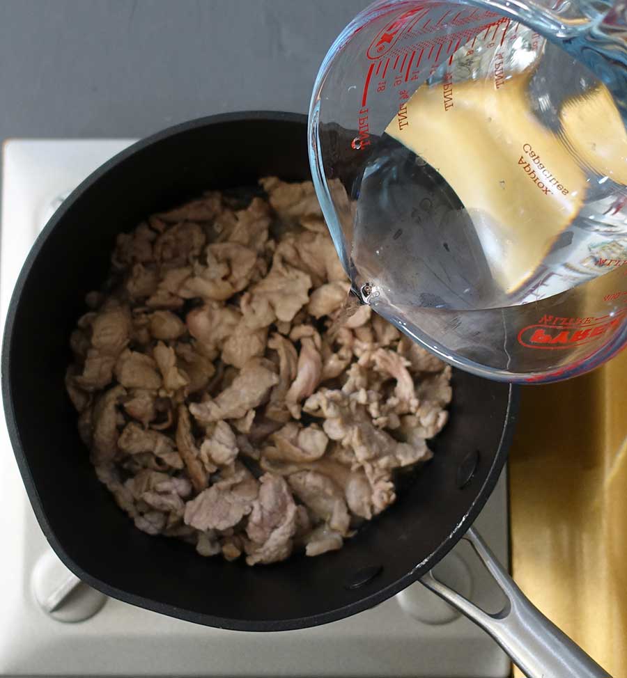 Add 300 ml of water to the pan